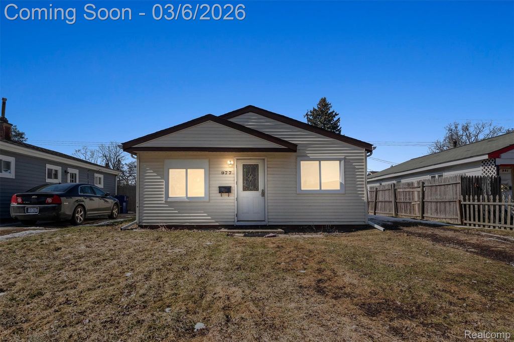 977 Kettering Avenue, Pontiac, MI 48340