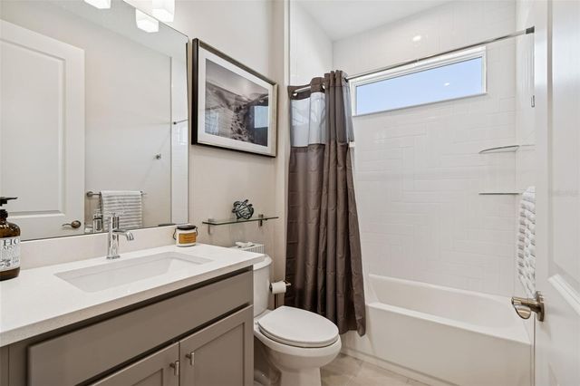 1725 POINT GRACE ROAD, Tavares, FL 32778