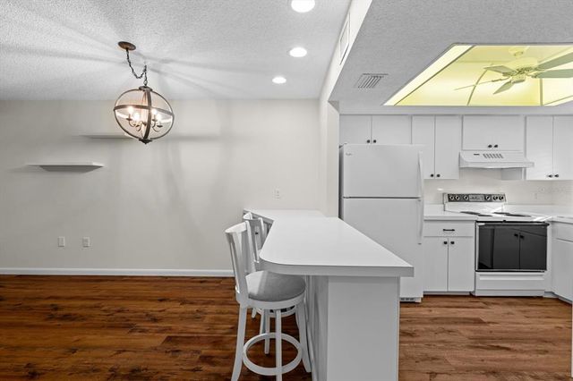 2522 CLUBHOUSE DRIVE 204, Sarasota, FL 34232