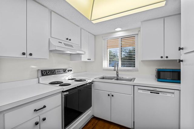 2522 CLUBHOUSE DRIVE 204, Sarasota, FL 34232