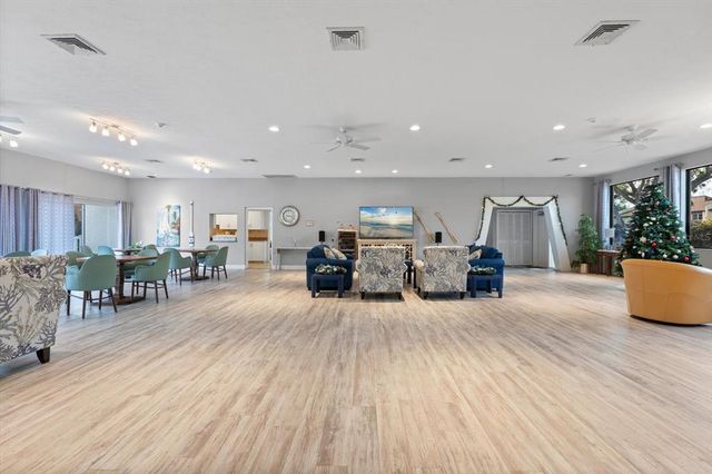 2522 CLUBHOUSE DRIVE 204, Sarasota, FL 34232