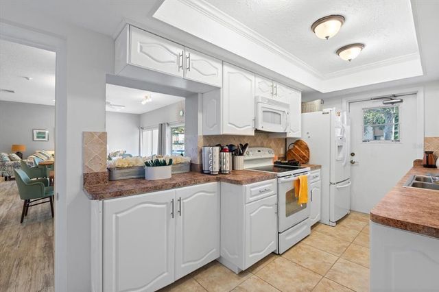 2522 CLUBHOUSE DRIVE 204, Sarasota, FL 34232