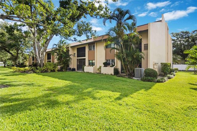 2522 CLUBHOUSE DRIVE 204, Sarasota, FL 34232