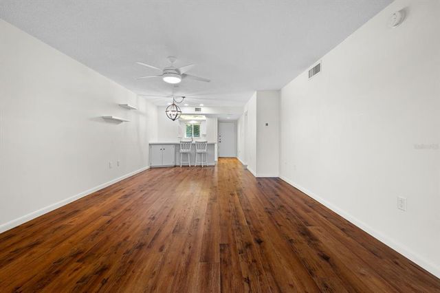 2522 CLUBHOUSE DRIVE 204, Sarasota, FL 34232