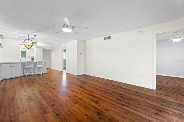 2522 CLUBHOUSE DRIVE 204, Sarasota, FL 34232