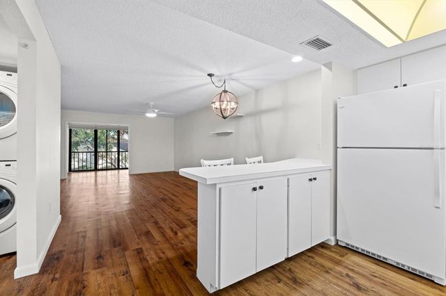 2522 CLUBHOUSE DRIVE 204, Sarasota, FL 34232