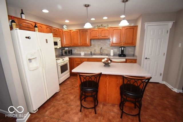 933 Amesbury Court, Indianapolis, IN 46217