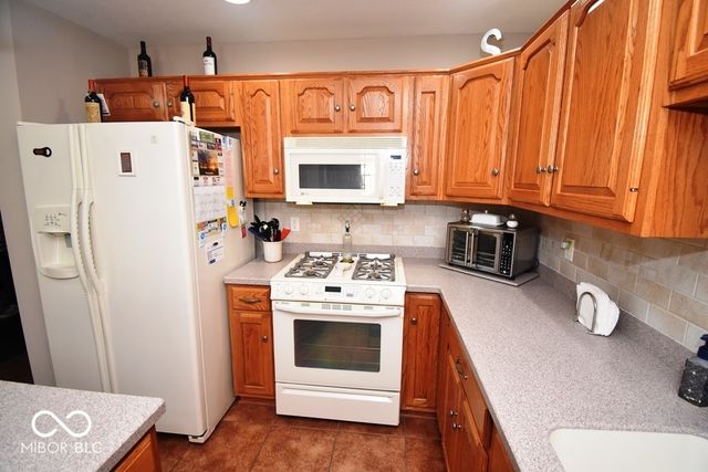 933 Amesbury Court, Indianapolis, IN 46217