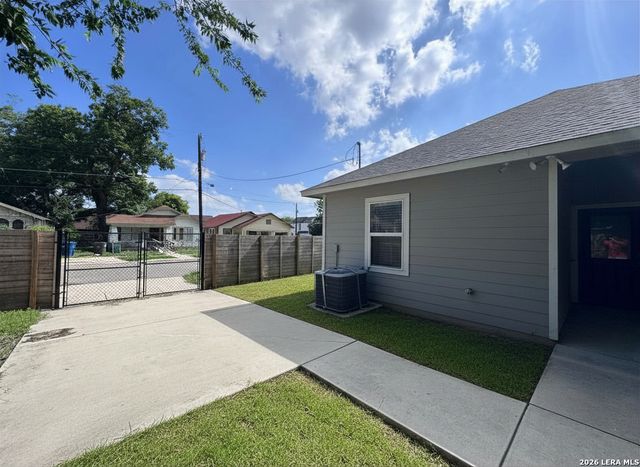 1018 S PINE ST, San Antonio, TX 78210