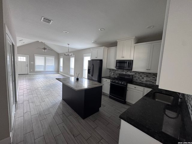 1018 S PINE ST, San Antonio, TX 78210