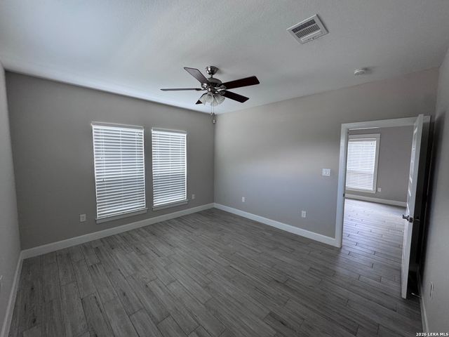 1018 S PINE ST, San Antonio, TX 78210