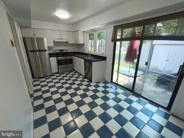 1 DOVER CT, Clementon, NJ 08021