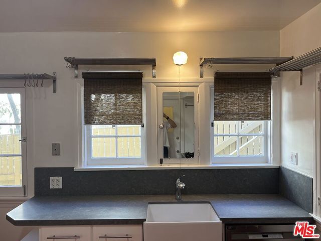 6910 Camrose Drive, Los Angeles, CA 90068