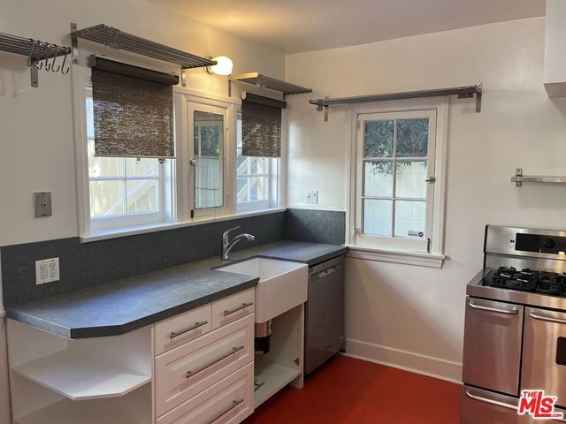 6910 Camrose Drive, Los Angeles, CA 90068