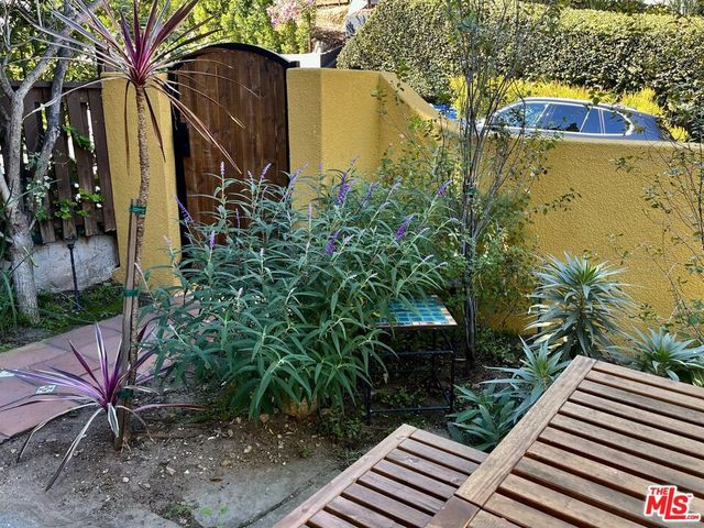 6910 Camrose Drive, Los Angeles, CA 90068