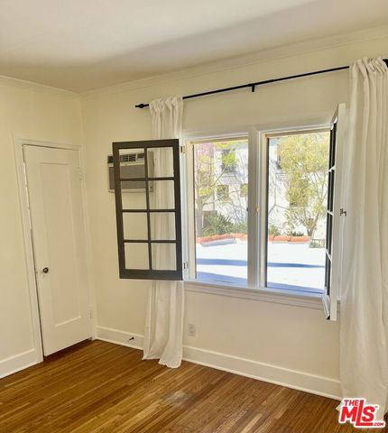 6910 Camrose Drive, Los Angeles, CA 90068