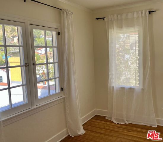 6910 Camrose Drive, Los Angeles, CA 90068