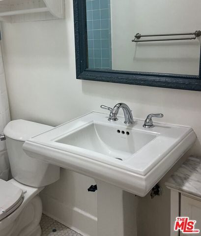 6910 Camrose Drive, Los Angeles, CA 90068