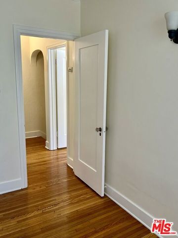 6910 Camrose Drive, Los Angeles, CA 90068