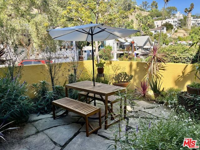 6910 Camrose Drive, Los Angeles, CA 90068