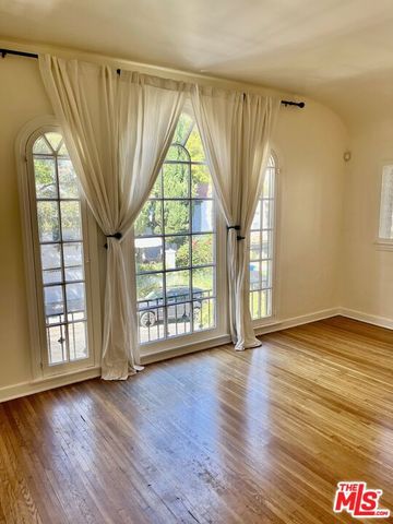 6910 Camrose Drive, Los Angeles, CA 90068