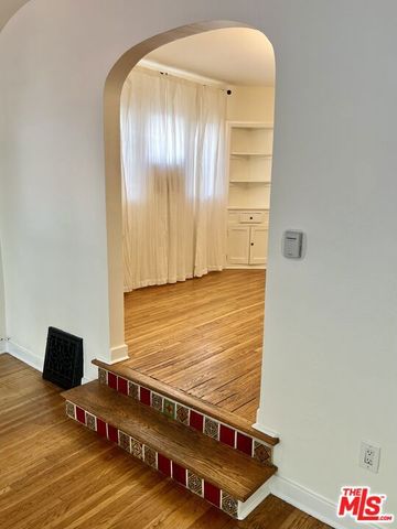 6910 Camrose Drive, Los Angeles, CA 90068