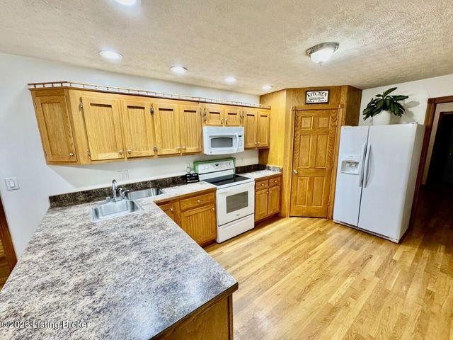 851 McAfee Ln, Salvisa, KY 40372