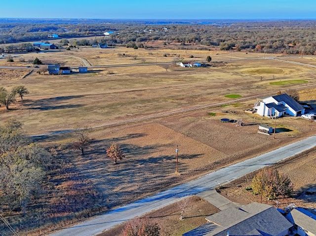 141 Diamond Oaks Drive, Nocona, TX 76255