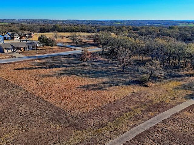 141 Diamond Oaks Drive, Nocona, TX 76255