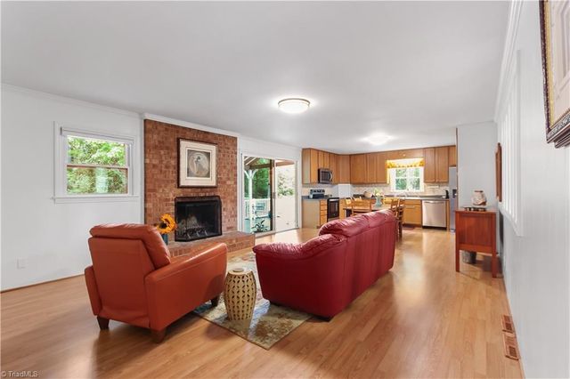 6834 Rollingwood Drive, Clemmons, NC 27012