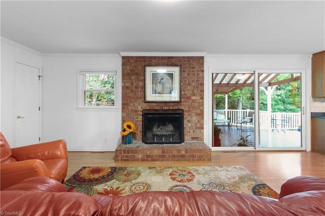 6834 Rollingwood Drive, Clemmons, NC 27012
