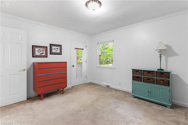 6834 Rollingwood Drive, Clemmons, NC 27012