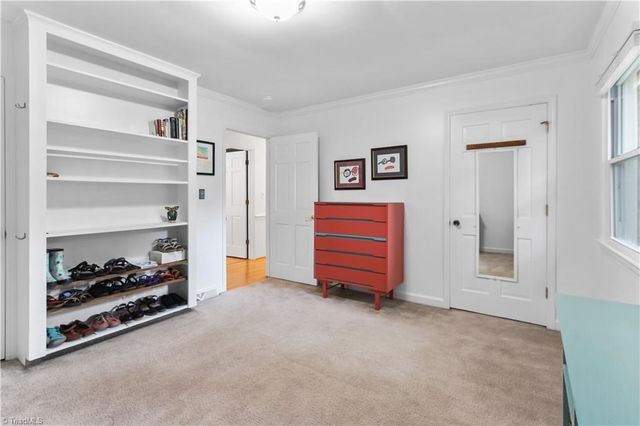 6834 Rollingwood Drive, Clemmons, NC 27012