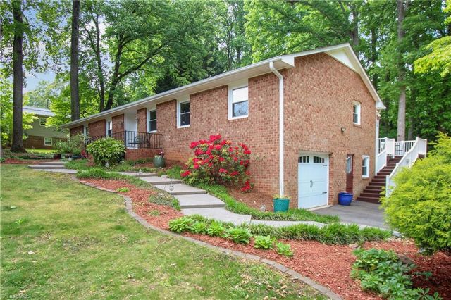 6834 Rollingwood Drive, Clemmons, NC 27012