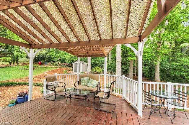 6834 Rollingwood Drive, Clemmons, NC 27012