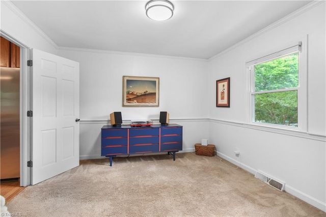 6834 Rollingwood Drive, Clemmons, NC 27012