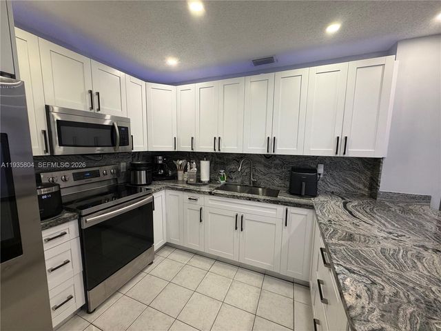 25050 SW 129th Ct, Homestead, FL 33032