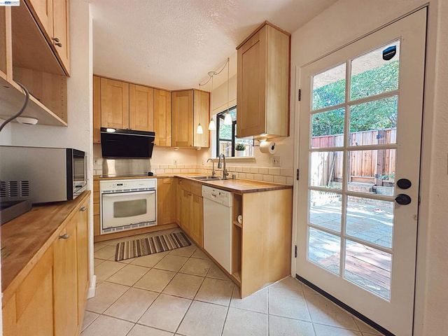 7642 Arbor Creek Circle, Dublin, CA 94568