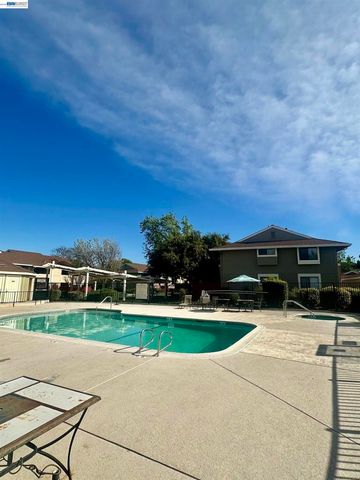 7642 Arbor Creek Circle, Dublin, CA 94568