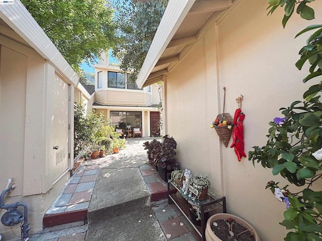 7642 Arbor Creek Circle, Dublin, CA 94568