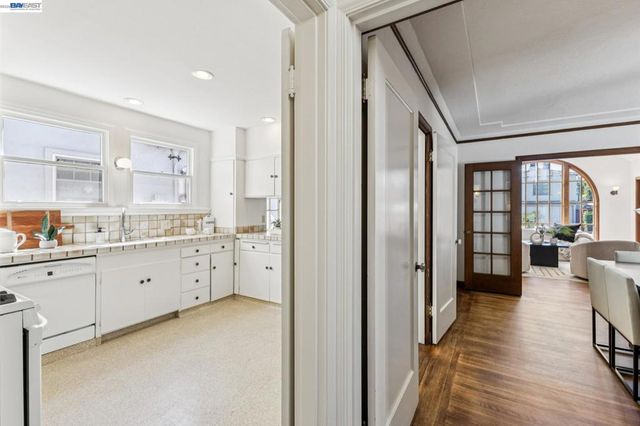 2811 Yosemite Ave, Alameda, CA 94501