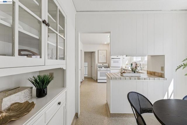 2811 Yosemite Ave, Alameda, CA 94501