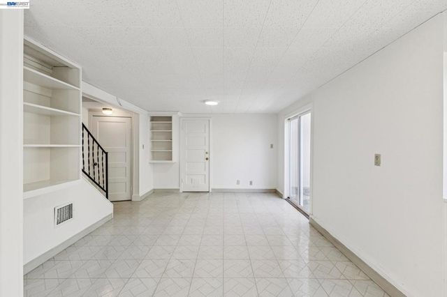 2811 Yosemite Ave, Alameda, CA 94501