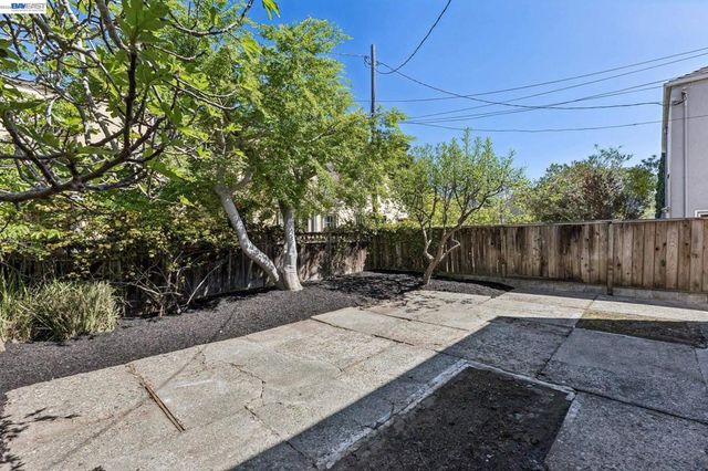 2811 Yosemite Ave, Alameda, CA 94501