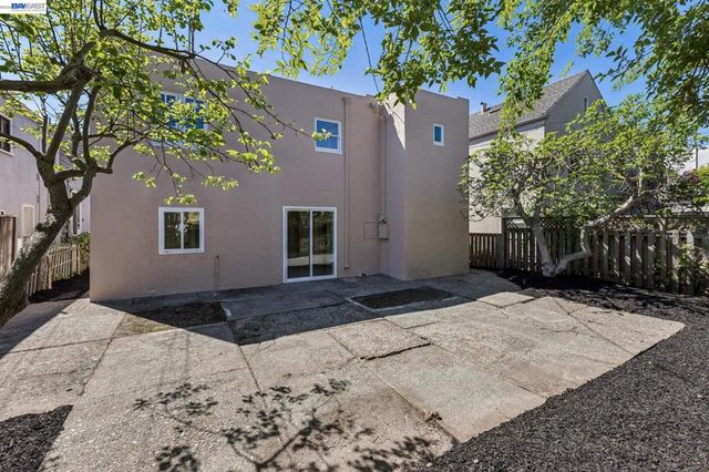 2811 Yosemite Ave, Alameda, CA 94501