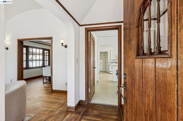 2811 Yosemite Ave, Alameda, CA 94501