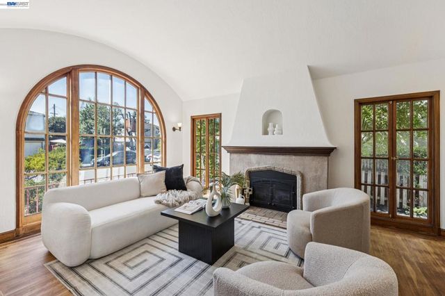 2811 Yosemite Ave, Alameda, CA 94501