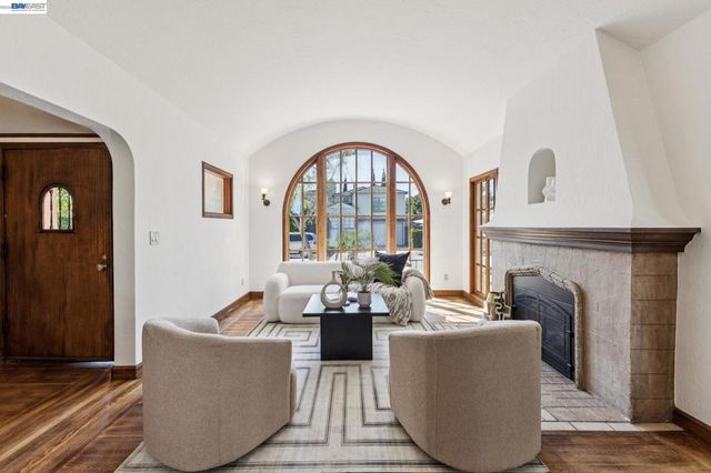 2811 Yosemite Ave, Alameda, CA 94501