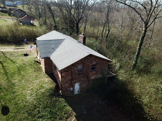 10555 New Cut Off Rd, Bon Aqua, TN 37025