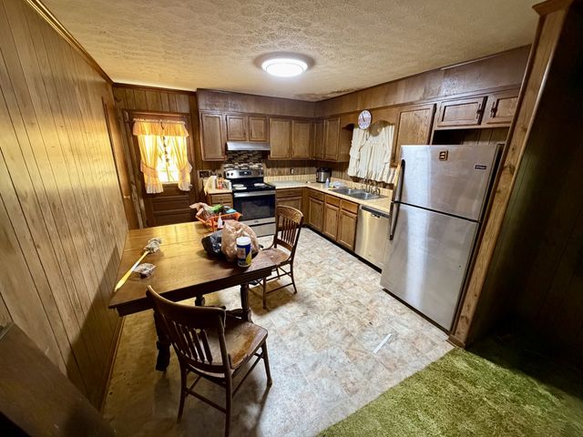 10555 New Cut Off Rd, Bon Aqua, TN 37025